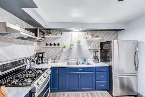 Luxury King Sleep Number Historic Location House in Elmwood Park