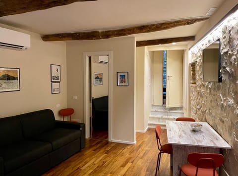 Seating area, air conditioner