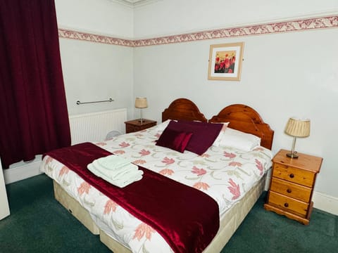 The Bliss 7 Home Stay, En-suite, Self check-in with smart lock, Non Smoking Home in and out, Zero tolerance for noise after 11pm Vacation rental in Southampton