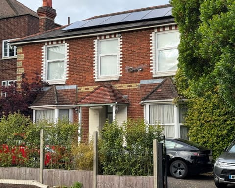 The Bliss 7 Home Stay, En-suite, Self check-in with smart lock, Non Smoking Home in and out, Zero tolerance for noise after 11pm Vacation rental in Southampton