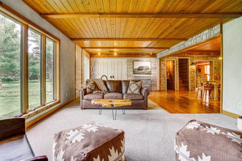 Picturesque Lake Elmo Cottage with Fire Pits! House in Lake Elmo