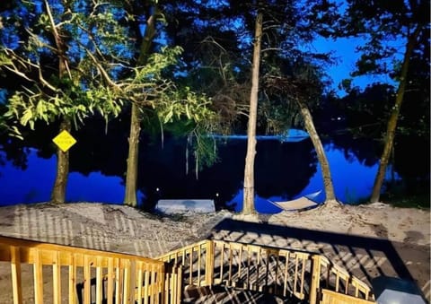 Secluded Riverside Oasis Private Deck Dock House in Mississippi