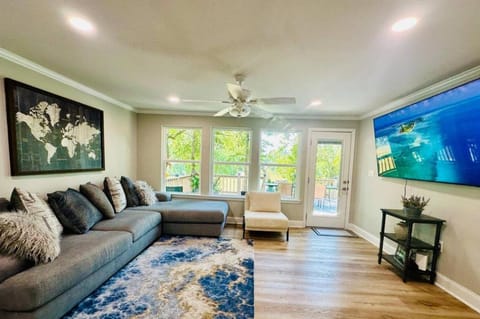 Secluded Riverside Oasis Private Deck Dock House in Mississippi