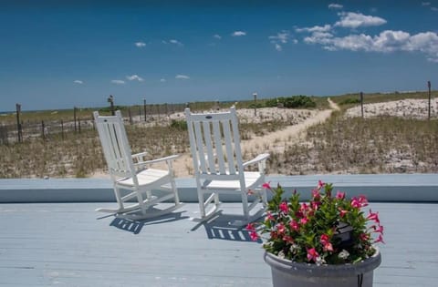 Serene Condo for Cozy Cape Getaway House in North Truro