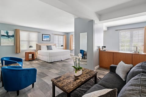 Bed, Living room, Photo of the whole room, Seating area