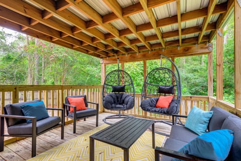 Daphne Home with Deck Close to Beaches and Parks! House in Daphne