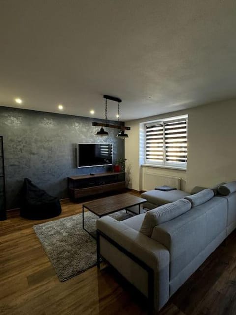 Communal lounge/ TV room, Bed, TV and multimedia, Living room, Seating area, Evening entertainment