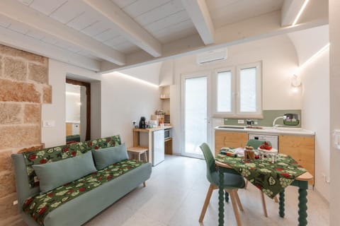 Kitchen or kitchenette, Living room, Seating area, minibar