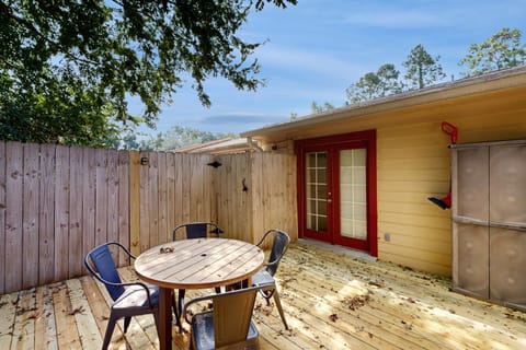 Hike, Fish and Relax Tallahassee Townhome with Patio! House in Tallahassee