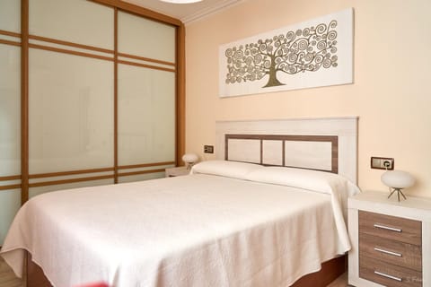 Bed, Photo of the whole room, Bedroom, wardrobe