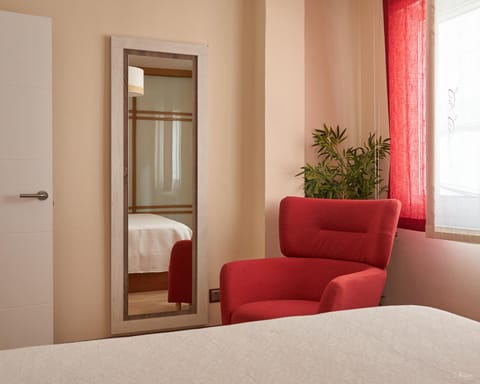 Photo of the whole room, Bedroom