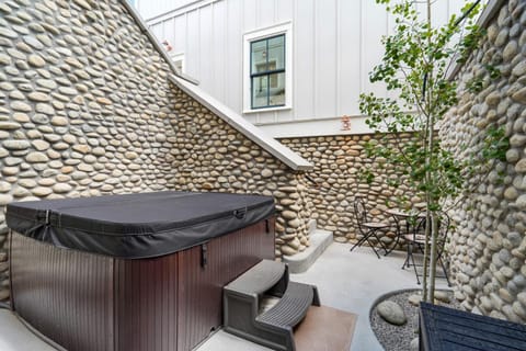 Whitewater Villa - 5BR Luxury Retreat with Hot Tub House in Buena Vista