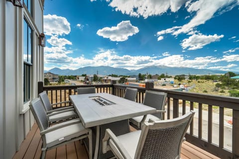 Whitewater Villa - 5BR Luxury Retreat with Hot Tub House in Buena Vista