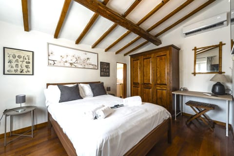 Bed, Photo of the whole room, Bedroom, wardrobe, air conditioner