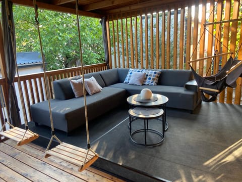 Patio, Time of day