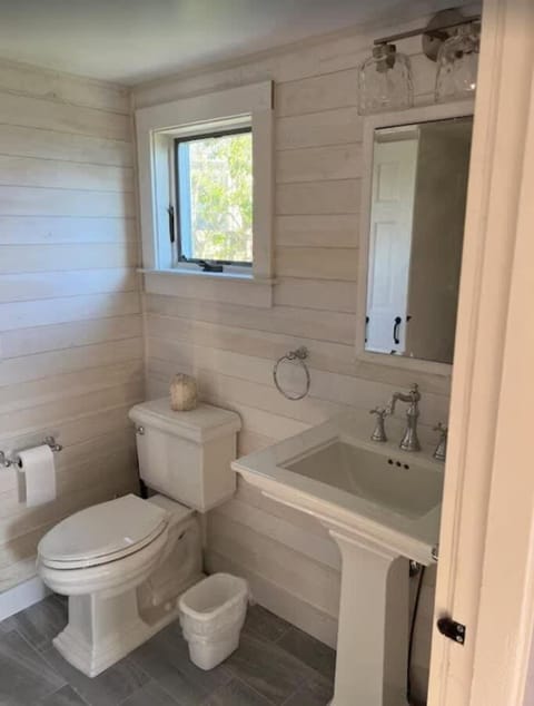 Charming Cottage with Amazing Views House in North Truro