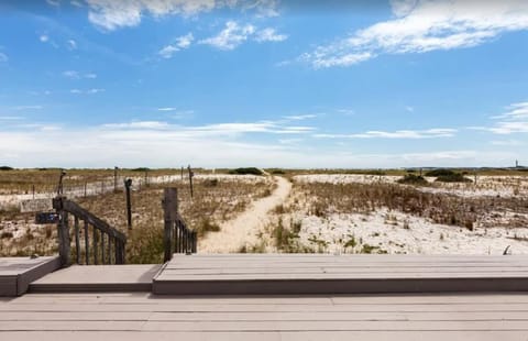 Charming Cottage with Amazing Views House in North Truro