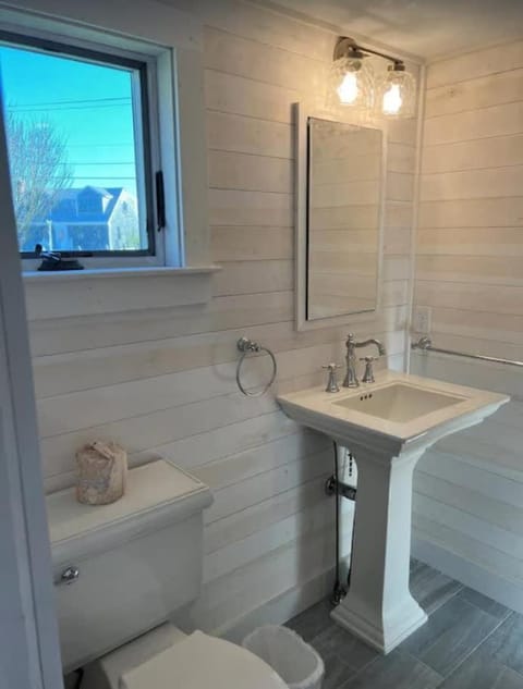 Charming Cottage with Amazing Views House in North Truro