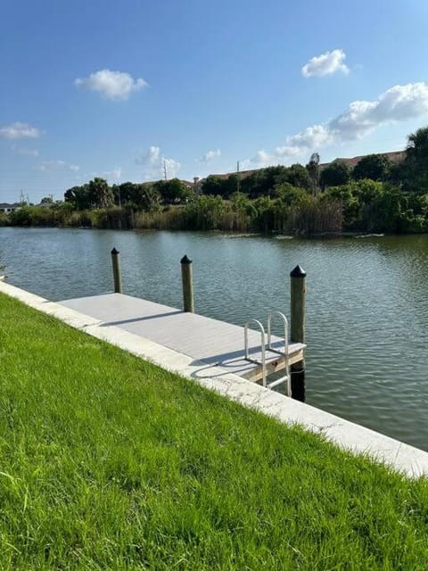 New With heated Pool and Pier! Ideal for 2 Families! House in North Fort Myers