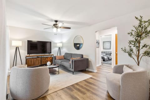 Comfort & Style - Mins to CLE Clinic - Family Friendly House in Cleveland Heights