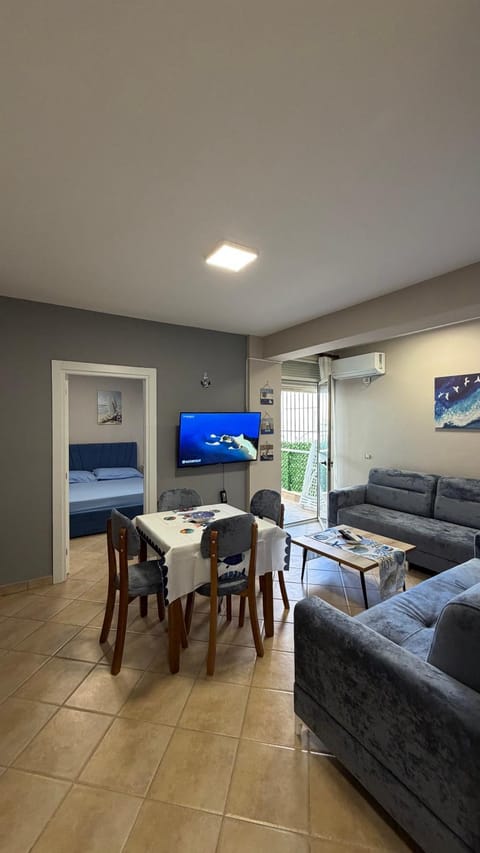Communal lounge/ TV room, TV and multimedia, Living room, Seating area, Dining area, Evening entertainment