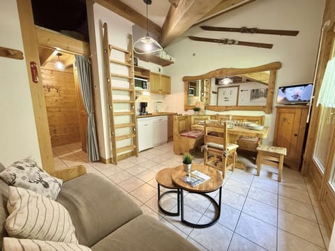 Studio Cabine Mezzanine à Praz-Sur-Arly, proche pistes et lac, parking, balcon, 6 pers. - FR-1-603-105 Cabin in Megève