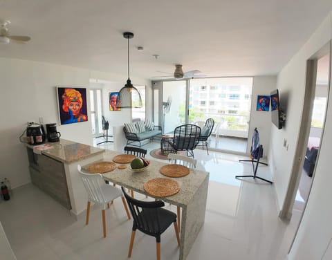 Communal lounge/ TV room, TV and multimedia, Living room, Dining area, Evening entertainment