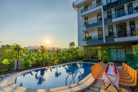 Property building, Natural landscape, View (from property/room), Balcony/Terrace, Evening entertainment, Pool view, Swimming pool, Sunset