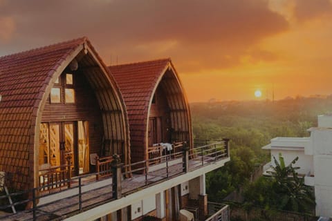 Property building, Day, Natural landscape, View (from property/room), Balcony/Terrace, Sunrise, Sunset