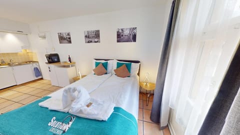 Bed, Kitchen or kitchenette, Photo of the whole room, Bedroom, towels