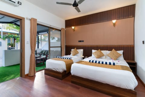 Patio, Bed, View (from property/room), Living room, Seating area, Bedroom, City view, Street view, wardrobe