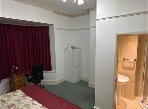 The Bliss 3 Home stay, En-suite, Self check in with smart lock, Non Smoking Home in and out, Zero tolerance for noise after 11pm Vacation rental in Southampton