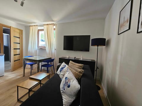 Photo of the whole room, Seating area