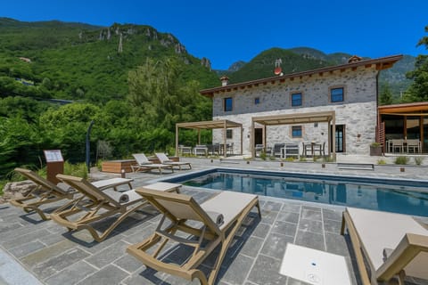 Villa Beatrice front lake Apartment in Idro