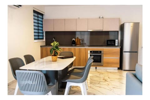 Corner Spacious 2BR Apartment - by HostMT Apartment in Saint Paul's Bay