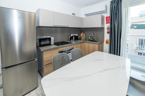 New, Stylish and Modern 1BR Apartment - by HostMT Apartment in Saint Paul's Bay