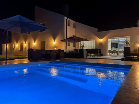 Villa avec piscine, Cinéma, terrain privé Villa in Île-de-France