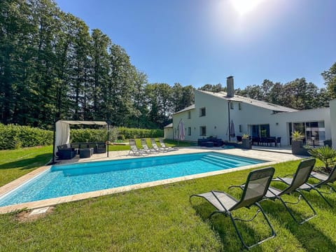 Villa avec piscine, Cinéma, terrain privé Villa in Île-de-France
