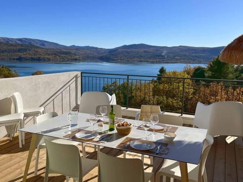 View (from property/room), Balcony/Terrace, Balcony/Terrace, Lake view