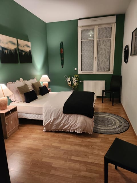 Appartement au rez-de-chaussée Nichée en plein centre d'Arras Apartment in Arras