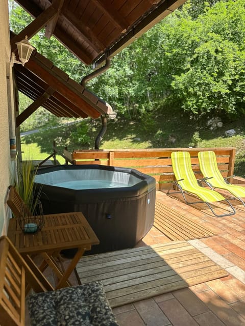 Hot Tub, sunbed