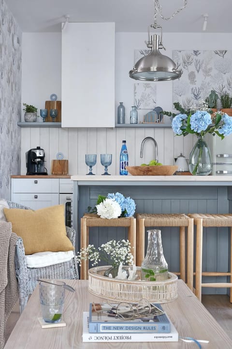 Kitchen or kitchenette, Living room