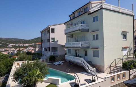 Apartment with Pool "Sunset Cove" Bed and Breakfast in Neum