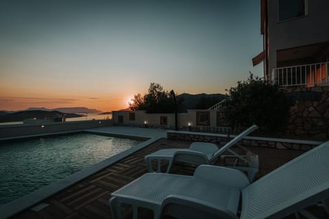 Apartment with Pool "Sunset Cove" Bed and Breakfast in Neum