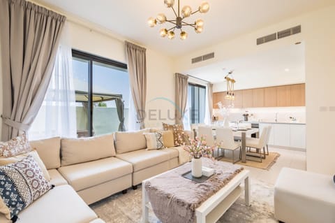 Living room, Seating area, Dining area, stove