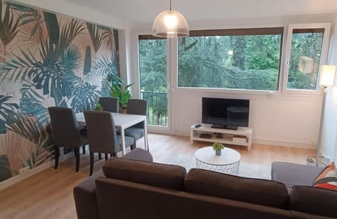 TV and multimedia, Living room, Dining area
