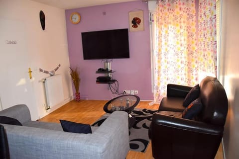 Superb flat in recent building with parking lot Apartment in Cergy