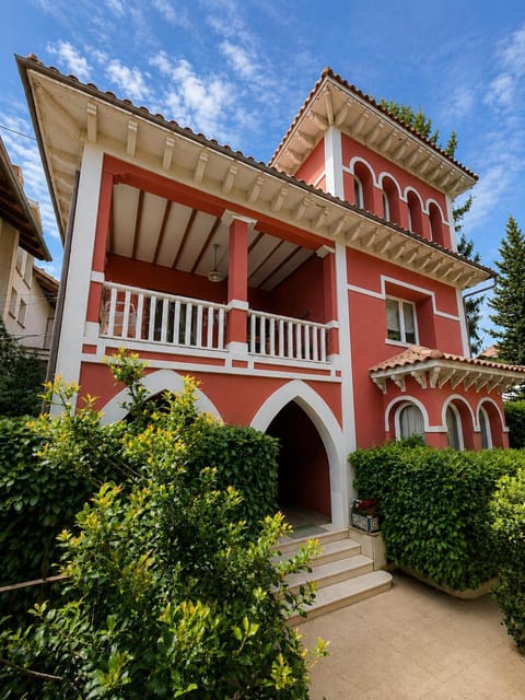 Facade/entrance