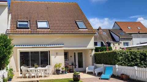 Property building, Garden, Balcony/Terrace