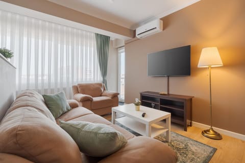 TV and multimedia, Living room, Seating area, air conditioner